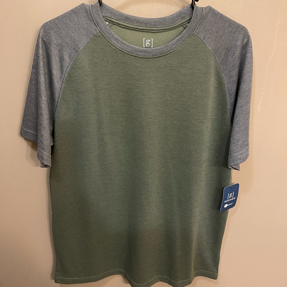 Athletic tee